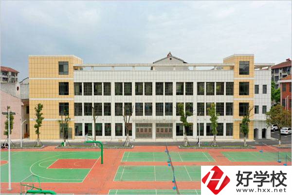 湖南省岳陽縣職業(yè)中等專業(yè)學(xué)校運(yùn)動場