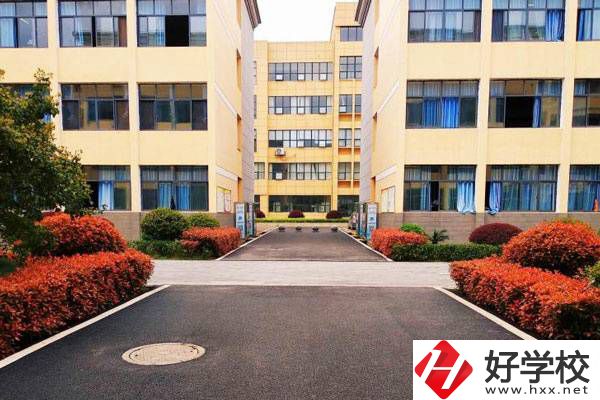 岳陽平江共有幾所中專？學(xué)校辦學(xué)有特色嗎？