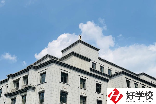 麻陽苗族自治縣職業(yè)學(xué)校宿舍和食堂環(huán)境怎么樣？