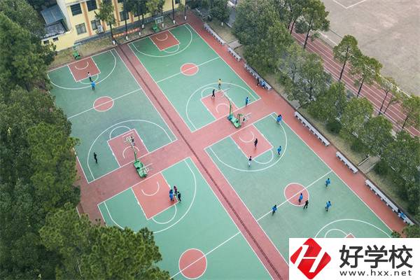 衡陽市鐵路運(yùn)輸職業(yè)學(xué)校學(xué)費(fèi)貴嗎？有哪些特色？