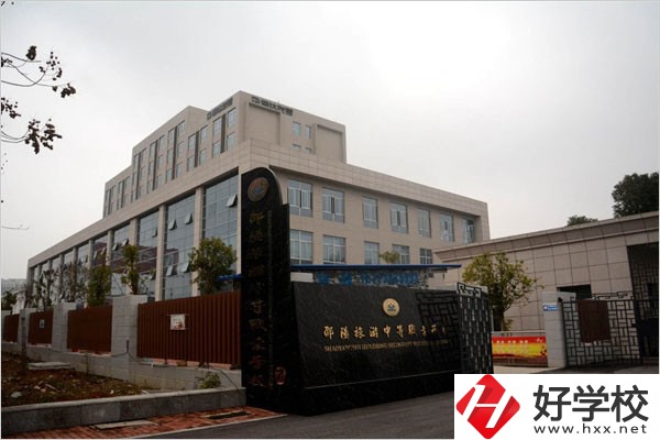 邵陽什么中專能招往屆生？往屆生還有機會上學(xué)嗎？