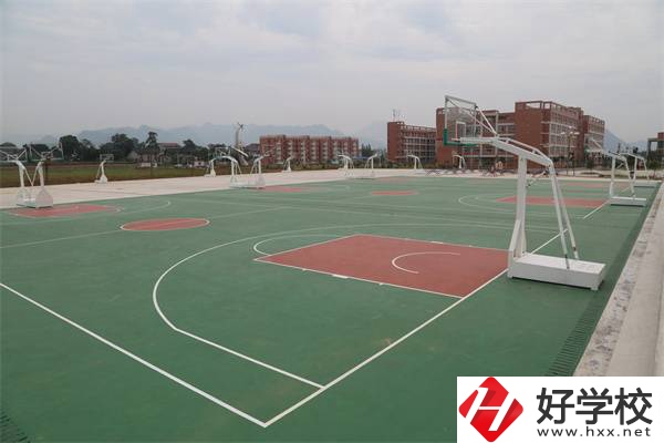 慈利縣職業(yè)中等專(zhuān)業(yè)學(xué)校操場(chǎng)