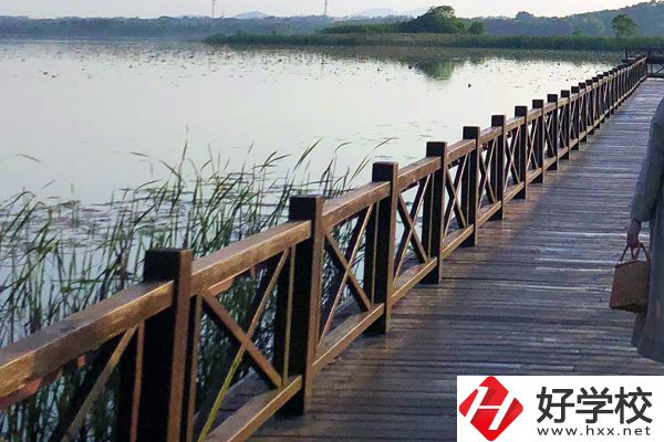 鳳凰縣育英民族學(xué)校怎么樣？有什么特色專業(yè)？