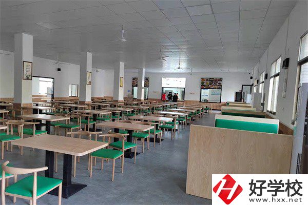 益陽哪些中職學(xué)校開設(shè)音樂相關(guān)專業(yè)？學(xué)費(fèi)貴不貴？