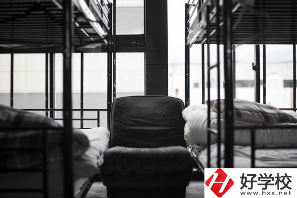 桂東縣職業(yè)技術(shù)教育學(xué)校招生辦電話是多少？