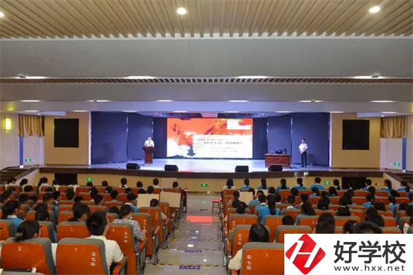 長沙財經(jīng)學(xué)校的教師情況怎么樣？