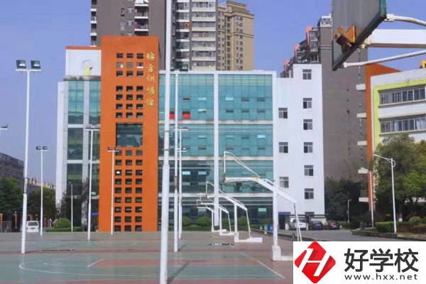 長沙賀龍體育運動學(xué)校怎么樣？