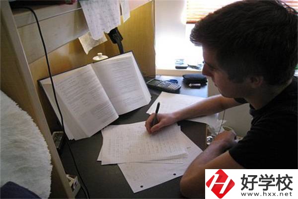 湖南分?jǐn)?shù)低選私立高中還是選職校？選職校還能統(tǒng)考嗎？
