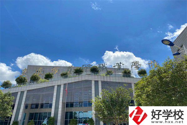 在湖南想學聲樂有什么學校推薦？聲樂專業(yè)好學嗎？
