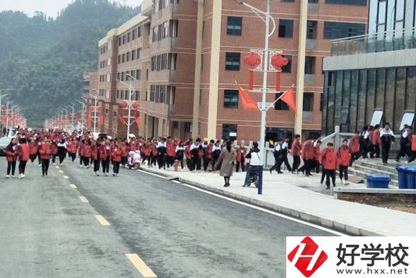 安化縣職業(yè)中專學(xué)校專業(yè)有哪些，師資情況怎么樣？
