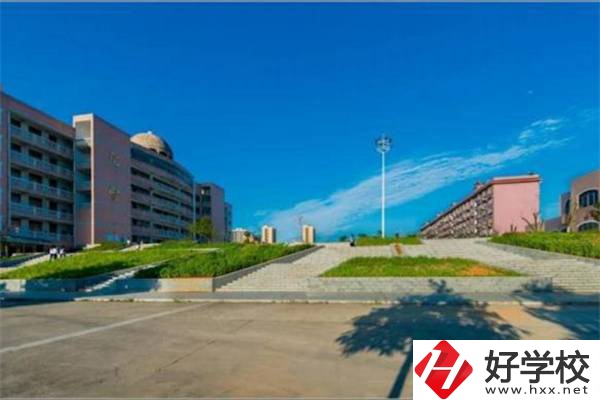 婁底最好的師范職校是哪所？師范專(zhuān)業(yè)好就業(yè)嗎？