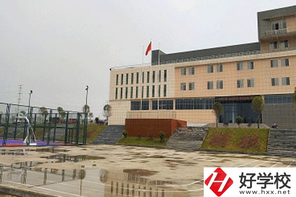 婁底環(huán)宇中職是公辦還是私立學(xué)校？有什么專業(yè)？