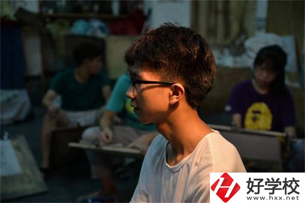 湖南職業(yè)高考簡(jiǎn)單嗎？考試都考些什么內(nèi)容？