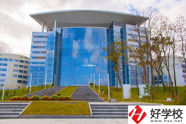 長沙哪些職校有直播電商服務專業(yè)？提供就業(yè)機會嗎？