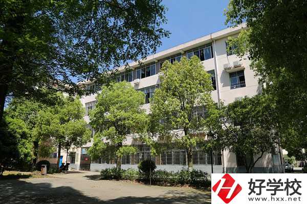 岳陽市第一職業(yè)中等專業(yè)學校是公辦學校嗎？學校怎么樣？