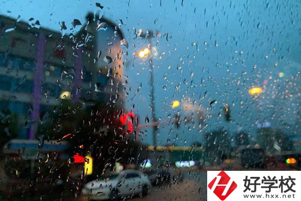 想學(xué)醫(yī)學(xué)專業(yè)，湖南有哪些中職學(xué)校可以選?