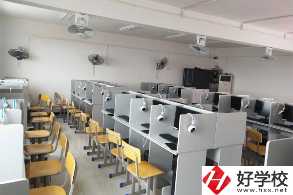 湘潭財經(jīng)職校是公辦的嗎？學(xué)生就業(yè)如何？