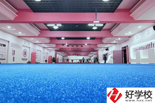 常德有哪些外語中職學(xué)校？開設(shè)有什么專業(yè)？