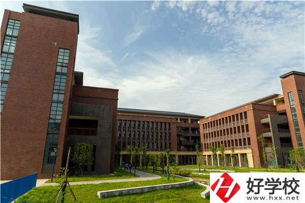 在常德財經(jīng)學校學會計，發(fā)展前景怎么樣？