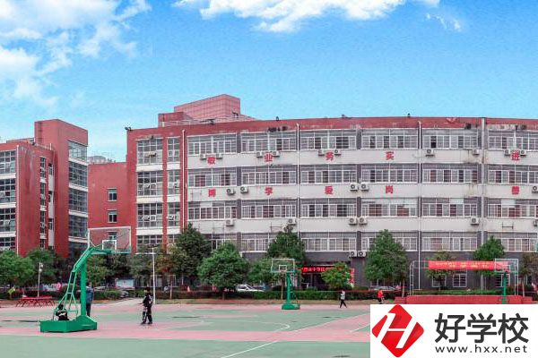 長(zhǎng)沙中部鐵路航空學(xué)校的報(bào)名流程和要求是什么？