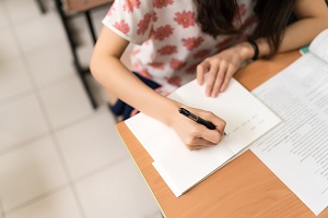 普通專升本考試的前景如何？值得報考嗎？專升本學(xué)歷有什么用？