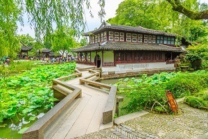 統(tǒng)招專升本考試在報(bào)考時(shí)，應(yīng)該先選擇專業(yè)還是先選擇學(xué)校？